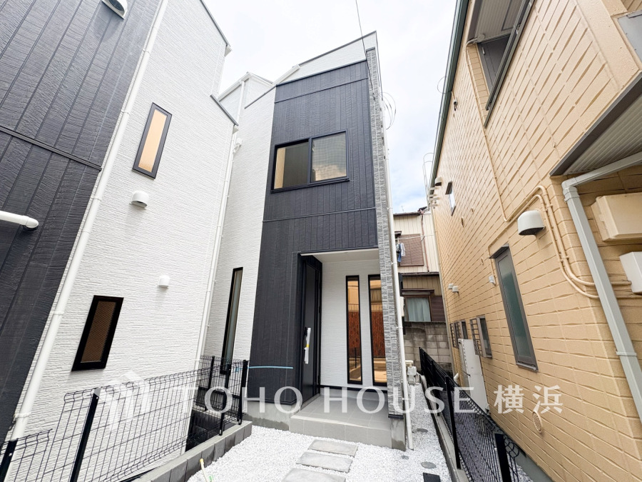 穏やかな風と陽光を導き、プライバシーに配慮された設計プランを採用し、居住性を一段と心地よいものにしています。周辺環境とのコラボレーションにより明るく開放的な空間を演出。