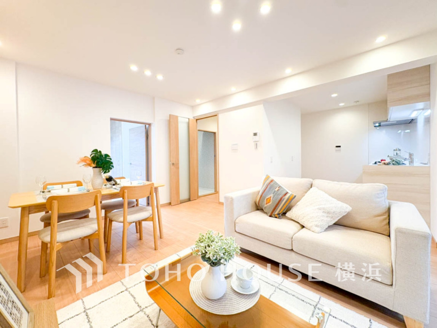 たくさんの想いが美しいカタチに彩られた時、そこにはひと時のくつろぎが生まれ、ゆっくりと愛着が育まれていきます。