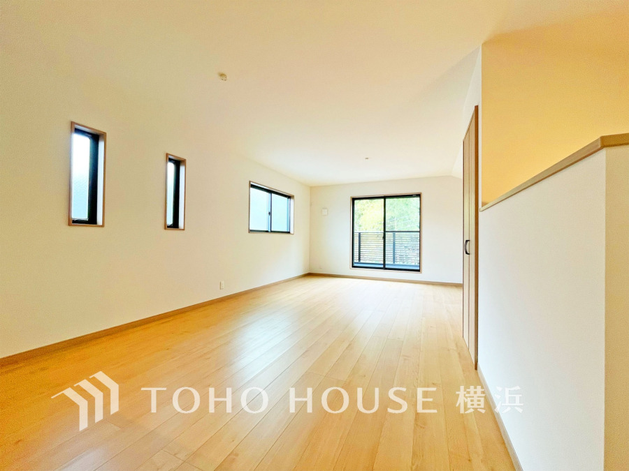 光と風があふれる開放的なリビングダイニングには自然と家族みんなが集まってきます。明るく穏やかな空気の中で飲んだり、食べたり、笑ったり。