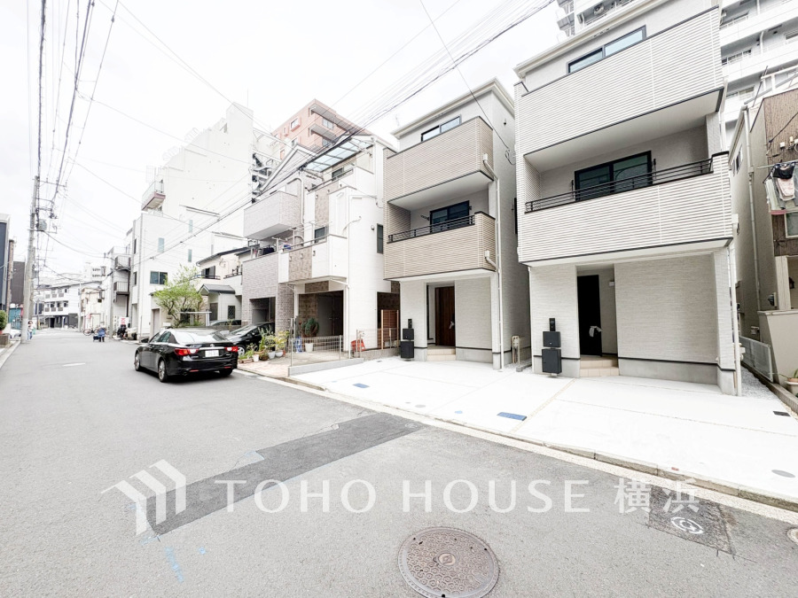 住む人を映し出す洗練された佇まいは、いつまでも輝き続けながらいつしか街の風景に溶け込んでいきます。