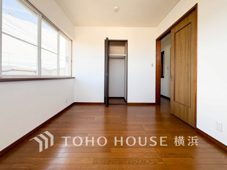 採光もアクセントの一つとして。プライベートルームにはやさしい光が射し込んでいて、この明るい好みの空間で読書をしたり、音楽を聞いたりと一人の時間も充実したものにできます。