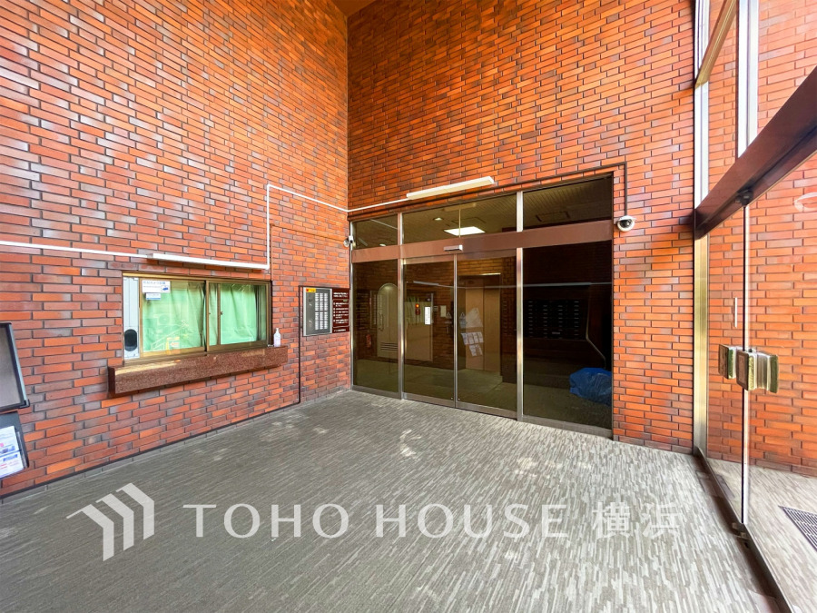 格調あるデザイン性を持つエントランスは、住む方のプライドを満たすクオリティ。