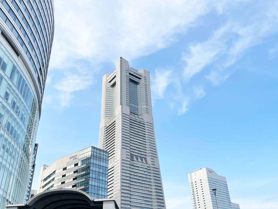 横浜ランドマークタワーまで　約1000ｍ