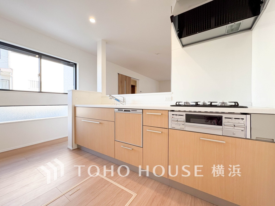 対面キッチンはリビングにいるご家族との会話を楽しみながらお料理ができます。