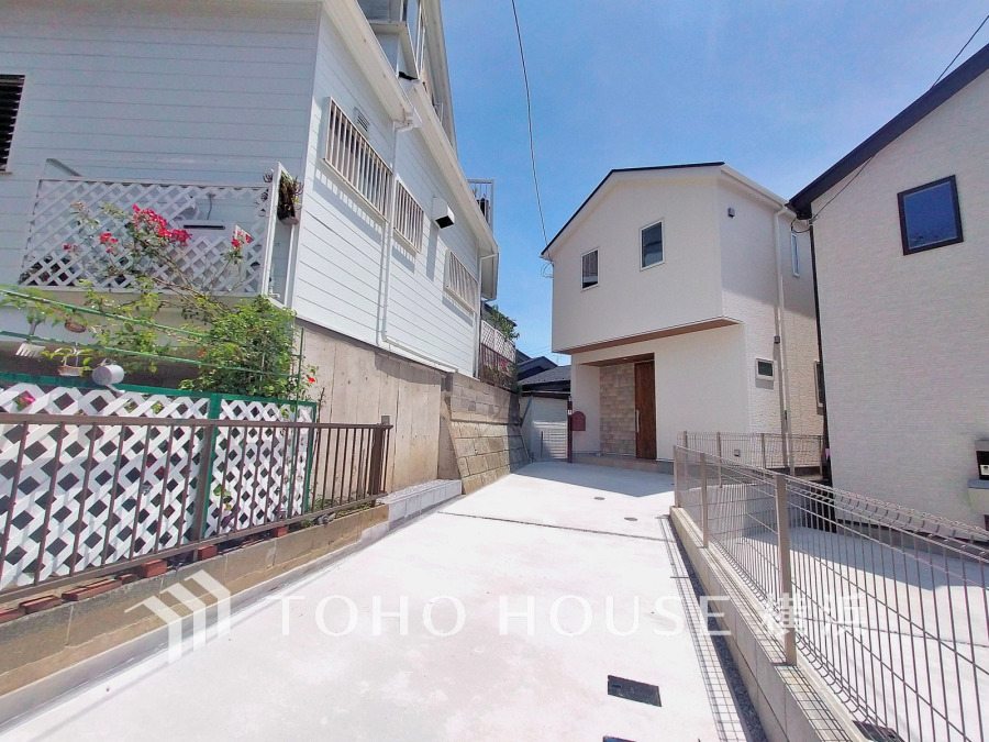 陽射しを受けて輝く時間、街灯に照らし出される夕暮れ時。様々なシーンで違った魅力的な表情を見せてくれます。住まう方のプライドを満たすクオリティを備えています。