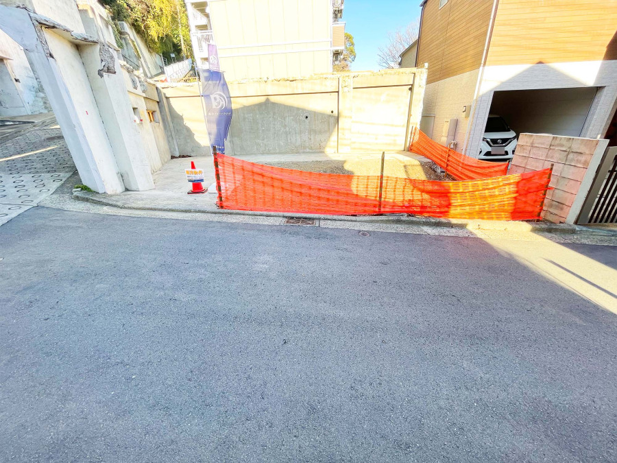 周辺は閑静な住宅街につき落ち着いた住環境
