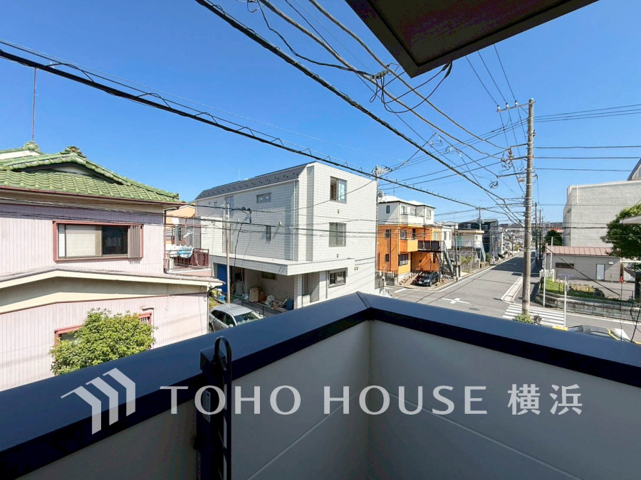 この開放感ある眺望と共に閑静な住宅街の季節感を演出する四季折々の変化を楽しめる心地よい場所となることでしょう。