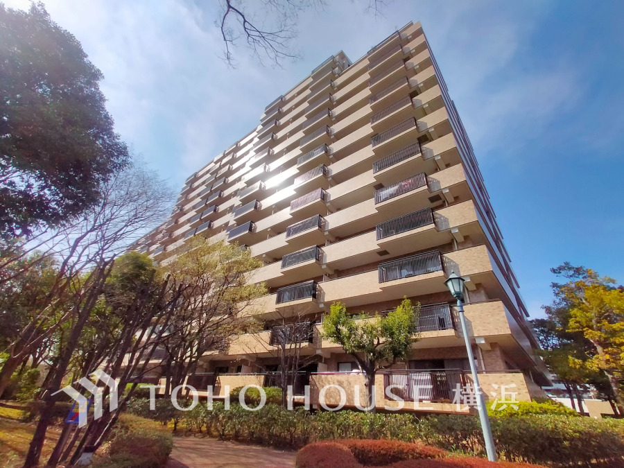 総戸数1162戸の美しい街並みを誇るビッグコミュニティ。豊かな緑や公園など共に描く街並みは、上質で落ち着いた毎日を予感させてくれます。