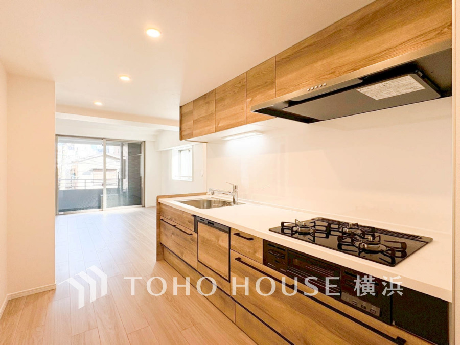 ご家族みんなで調理ができる位のスペースを実現したキッチン空間となっております。みんなで作った料理を召し上がりながらの会話は、どのような物になるのでしょうか。