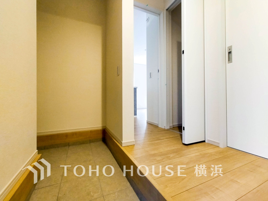 玄関には土間収納をご用意。ベビーカーやゴルフ道具、アウトドアグッズなどを置いておくこともでき、玄関をすっきりさせておくことができそうです。