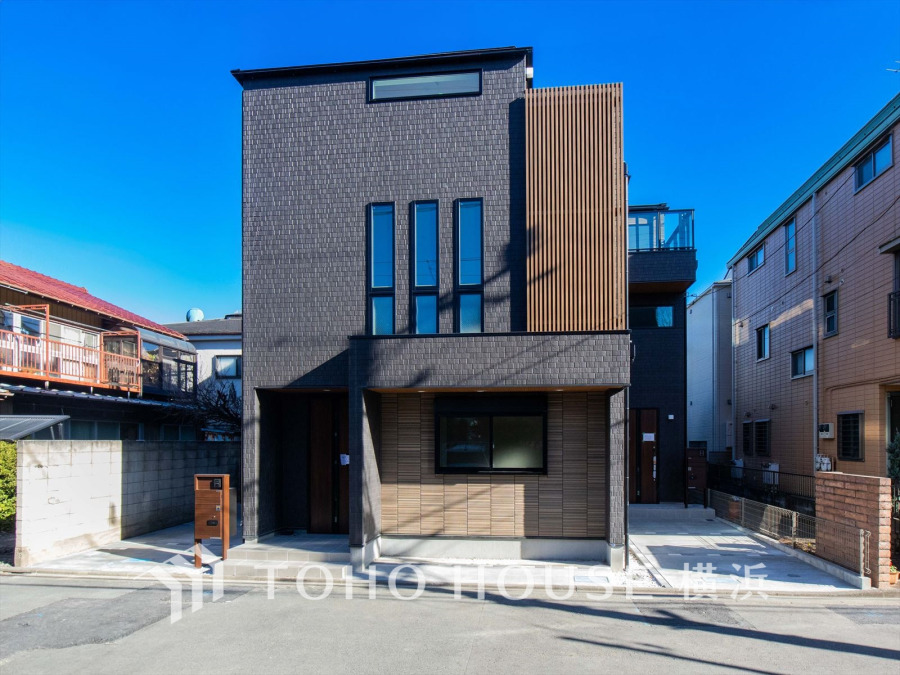 爽やかな青空の下に贅沢なほどに降り注ぐ陽光、豊かな居住性と、クオリティが見事に調和した住空間は、住まうことの喜びを感じさせてくれます。