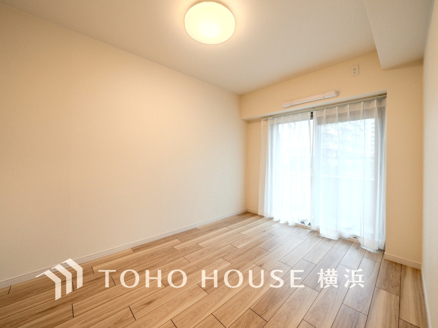 過ぎ行く時間をゆったりと感じることができる落ちついたプライベートルーム。リビングで楽しく過ごした後はゆっくり寛ぎの時間を満喫できます。静かな環境でリラックスタイムを愉しんで。