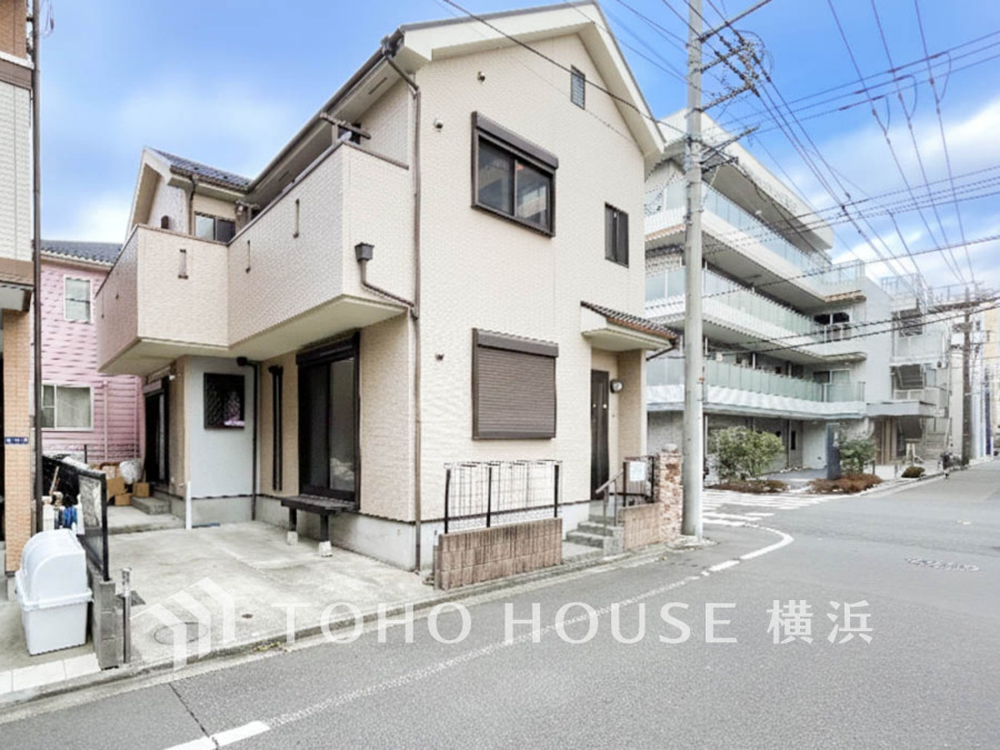 その邸が魅せる、気品・上質・重厚感・極細やかさ、そのすべては訪れた者に安らぎと品性を与える特別な空間です。ここに住むからこそ意味がある。すべての（始まり）をここから迎えます