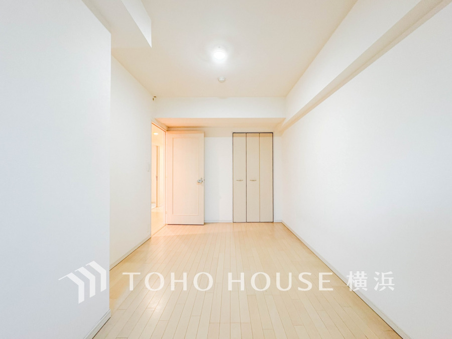 ゆとりと収納を確保した洋室。自分時間を充実させながら心豊かなひとときを過ごすための大切な空間です。
