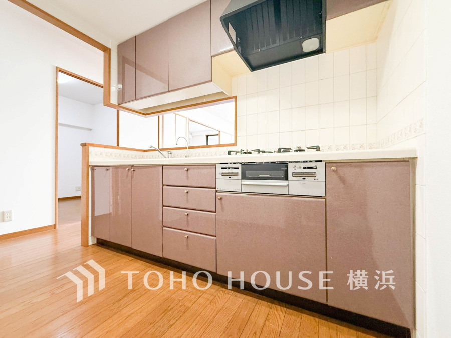 対面キッチンはリビングにいるご家族との会話を楽しみながらお料理ができます。