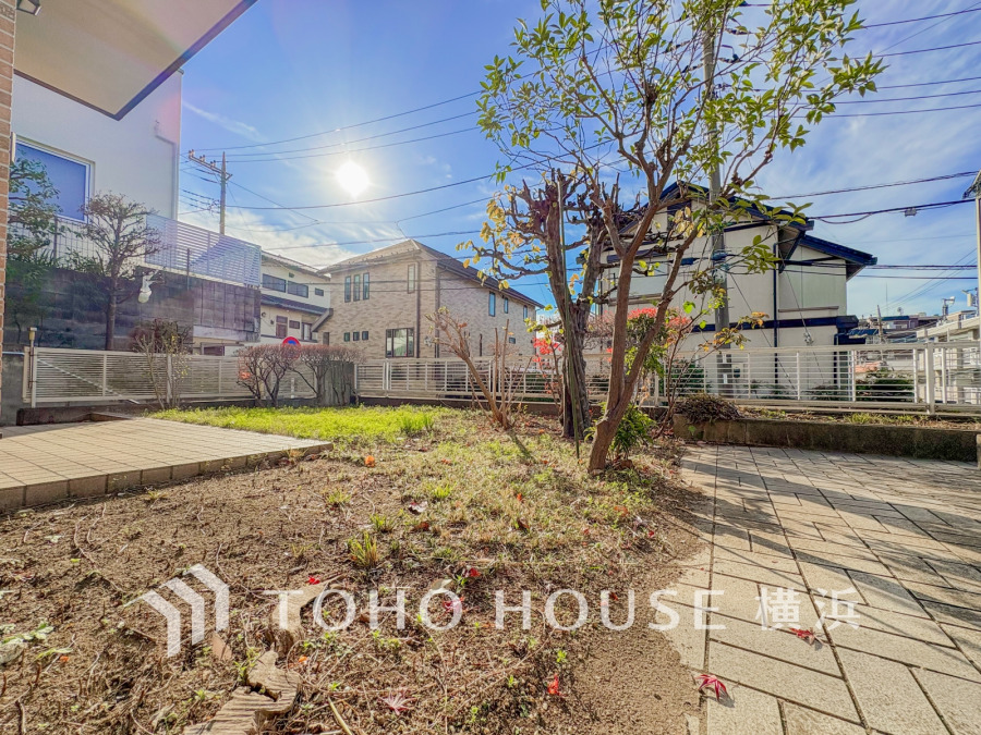 たっぷり降り注ぐ日差しの下バーベキューを楽しんだり、大切な家族やペットと楽しく安らぐ休日を過ごせそうですね。