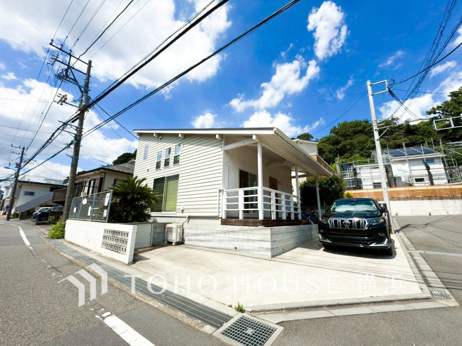 爽やかな青空の下に贅沢なほどに降り注ぐ陽光、豊かな居住性と、クオリティが見事に調和した住空間は、住まうことの喜びを感じさせてくれます