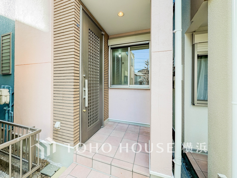 清潔感溢れる玄関がお出迎えする本邸宅の物語は、ここから始まる日常を期待させます。この場所には「希望」と「優越」で包み込んでくれる「特別」な空間があります。