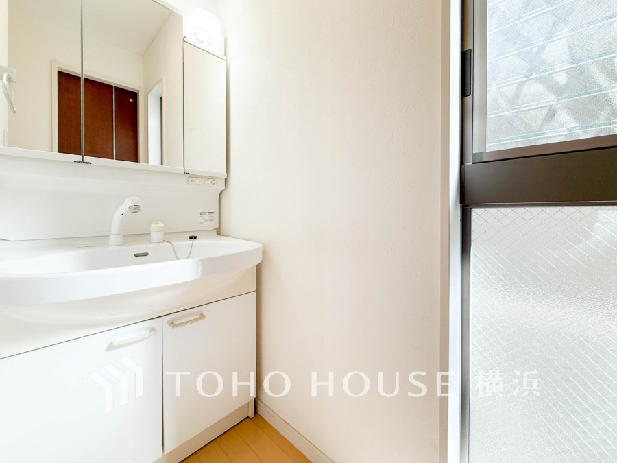 一日の始まりと終わりを心地よく演出してくれる、多彩な機能が備えられたパウダールーム。心地よいリフレッシュ空間です。