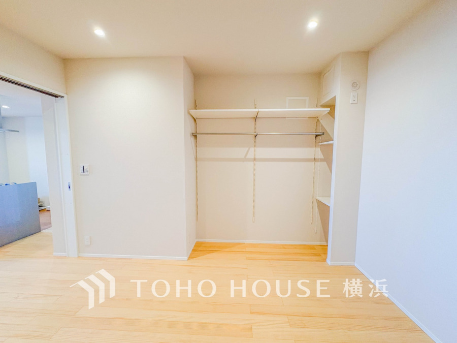 リビングに隣接した7帖の洋室は、引き戸を開け放してLDK空間を共有しながら開放的に使うこともできます。
