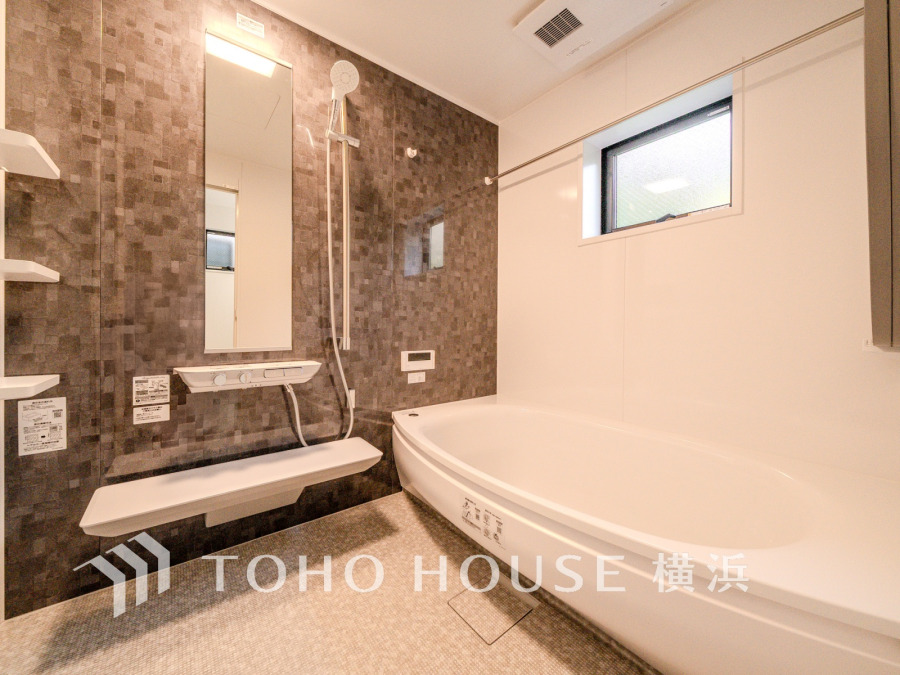 1日の疲れを取り心身を癒すことができる住まいの中のリラクゼーション空間、バスルーム。心からゆったりと寛いでいただけるよう、ゆとりのスペースを確保しています。