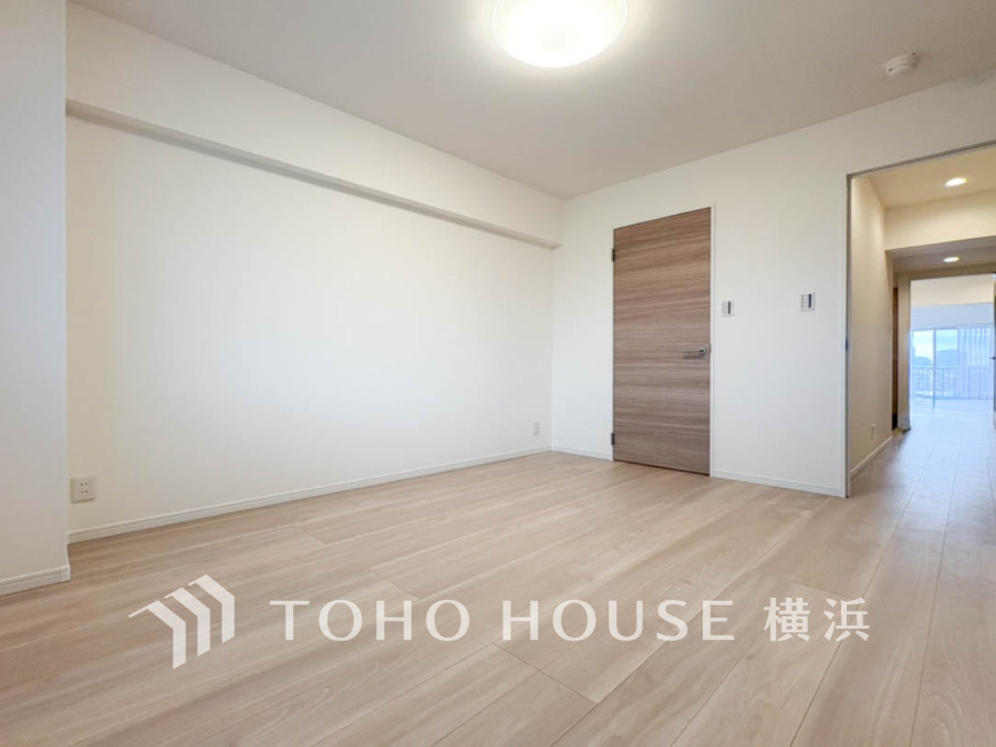 過ぎ行く時間をゆったりと感じることができる落ちついたプライベートルーム。リビングで楽しく過ごした後はゆっくり寛ぎの時間を満喫できます。静かな環境でリラックスタイムを愉しんで。