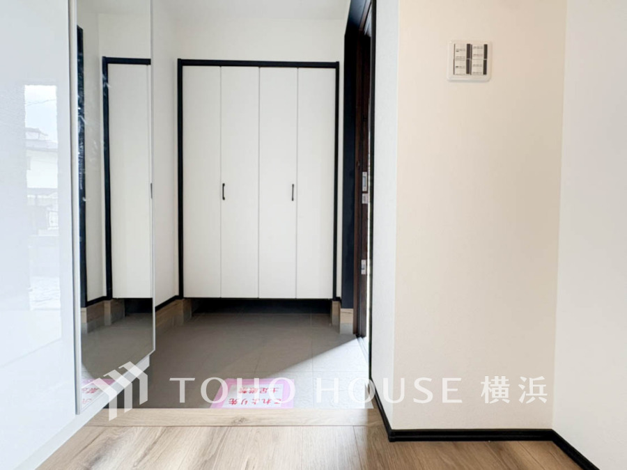 居住者の帰り、訪れる方を優しく迎え、やすらぎに満ちた生活空間を予感させる。健やかな暮らしを楽しめそう。