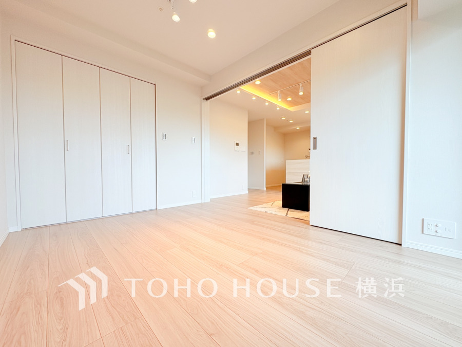 リビングに隣接した洋室は、引き戸を開け放してLDK空間を共有しながら開放的に使うこともできます。
