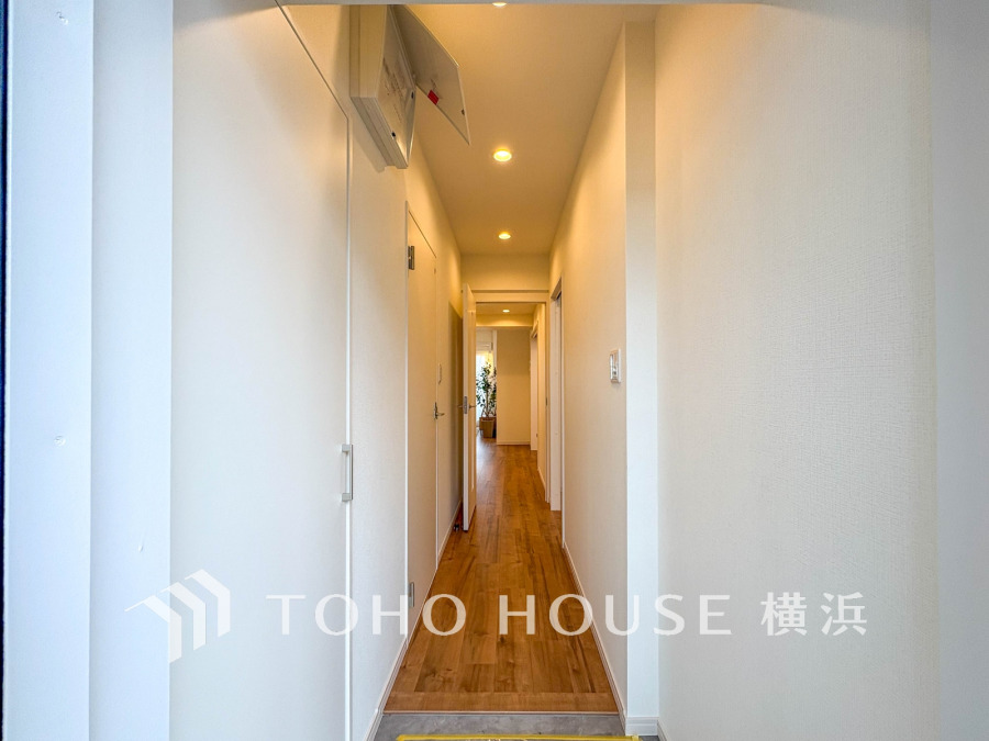 居住者の帰り、訪れる方を優しく迎え、やすらぎに満ちた生活空間を予感させる。健やかな暮らしを楽しめそう。