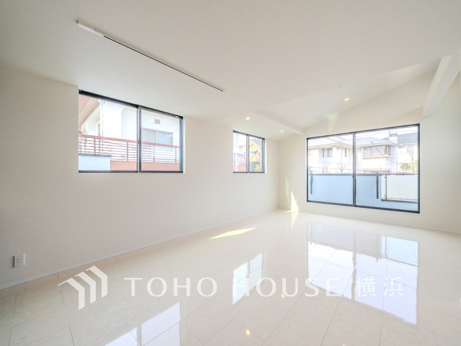 太陽の恵みを受けた明るい空間。吹きぬける風を感じながら爽やかで風通しの良い暮らしが叶います。
