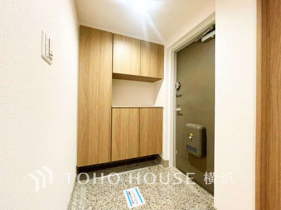 清潔感溢れる玄関がお出迎えする本邸宅の物語は、ここから始まる日常を期待させます。この場所には「希望」と「優越」で包み込んでくれる「特別」な空間があります。