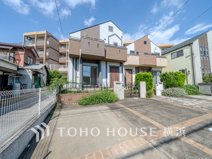 爽やかな青空の下に贅沢なほどに降り注ぐ陽光、豊かな居住性と、クオリティが見事に調和した住空間は、住まうことの喜びを感じさせてくれます。 