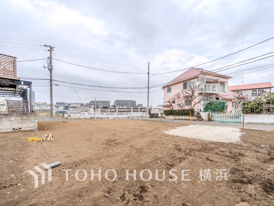 複数路線利用可能な『長津田』駅徒歩11分。お買い物施設や生活施設がひと通り揃う利便性と共に、緑ある穏やかさも大きな魅力。