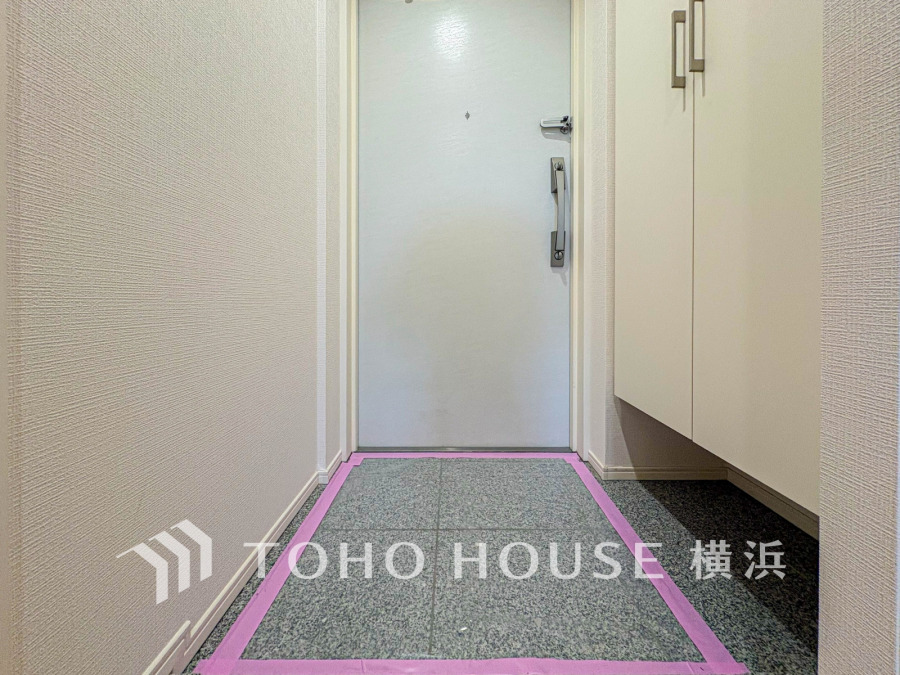 清潔感溢れる玄関がお出迎えする本邸宅の物語は、ここから始まる日常を期待させます。この場所には「希望」と「優越」で包み込んでくれる「特別」な空間があります。