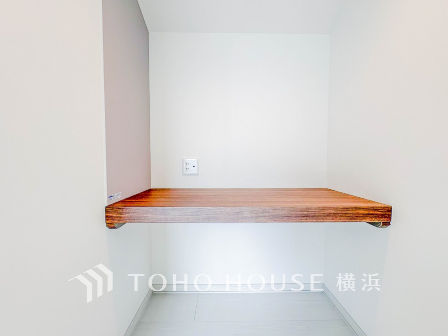 リモートワークやスタディスペース、趣味の空間としてなど、多用途にご使用頂けるお洒落なワークスペースを設置。何かと便利で、あると嬉しい素敵な空間です。