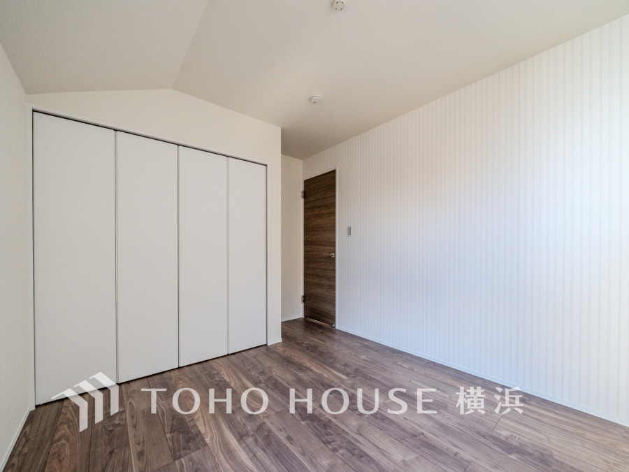 家族一人ひとりの大切なプライベート空間。趣味・感性で自由に演出できるよう、シンプルに仕上げた空間。暮らし心地を大きく左右する収納を、適材適所に配置し、使い勝手にも考慮しました。