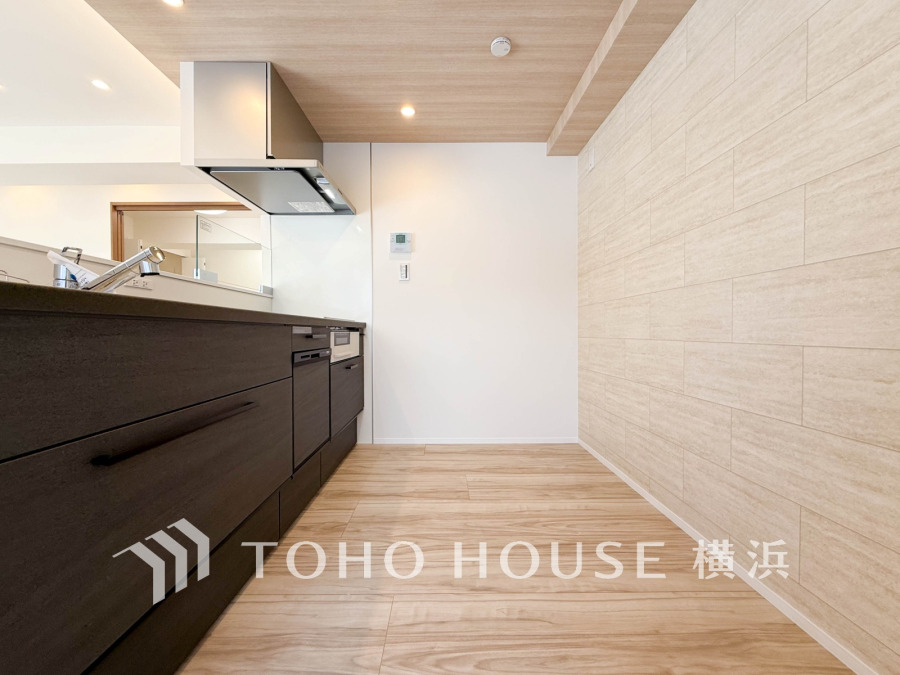 新規交換されたシステムキッチン。充分な広さも確保したキッチン空間です。
