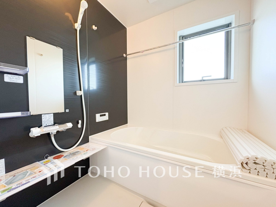 掃除のしやすさ・収納の便利さなど、おふろを使う人、お手入れする人、みんなにとっての「しあわせ性能」を追求したバスルームを採用いたしました。