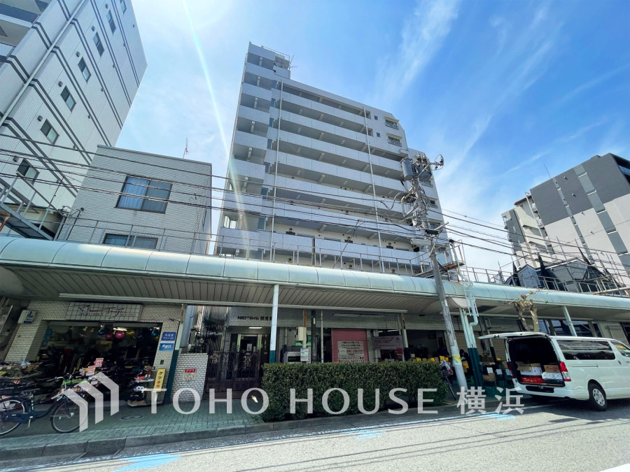 爽やかな青空の下に贅沢なほどに降り注ぐ陽光、豊かな居住性と、クオリティが見事に調和した住空間は、住まうことの喜びを感じさせてくれます。 