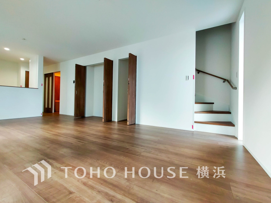 ご家族のコミュニケーションがとりやすいリビングイン階段を採用。お子様との会話やお友達が遊びに来ても、自然と挨拶を交わせるような設計です。