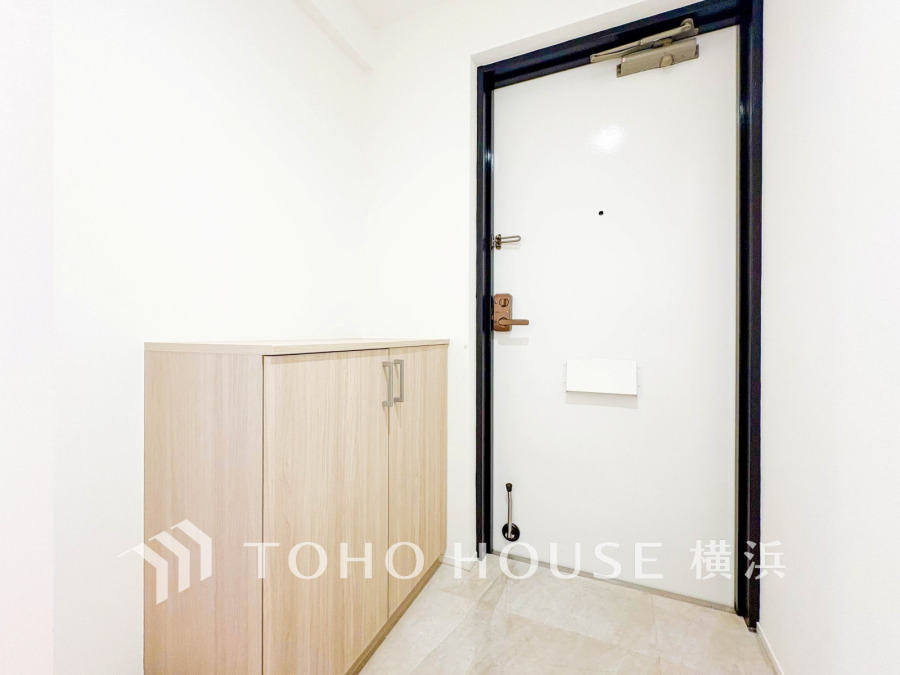 居住者の帰り、訪れる方を優しく迎え、やすらぎに満ちた生活空間を予感させる。健やかな暮らしを楽しめそう。