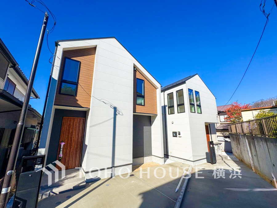 ふりそそぐ陽射しと開放的な空間形成。青空を背景に更なる美しさを醸す佇まい。暖かな陽光と爽やかな風がハーモニーを奏でる上質な空間を愉しむ暮らしがここにある。