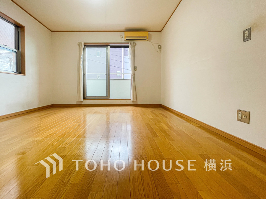 快適に過ごす条件は、一人ひとり違います。飾リ過ぎないシンプルな内装と偏り過ぎないデザインで統一しております。居住していく中でオーナー様だけの【マイホーム】に創り上げて下さい。