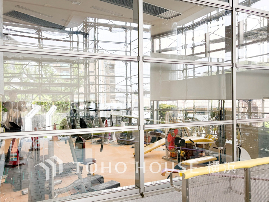 こちらは共用施設に設けられたスポーツジム。大規模コミュニティならではの快適な設備仕様のマンションです。