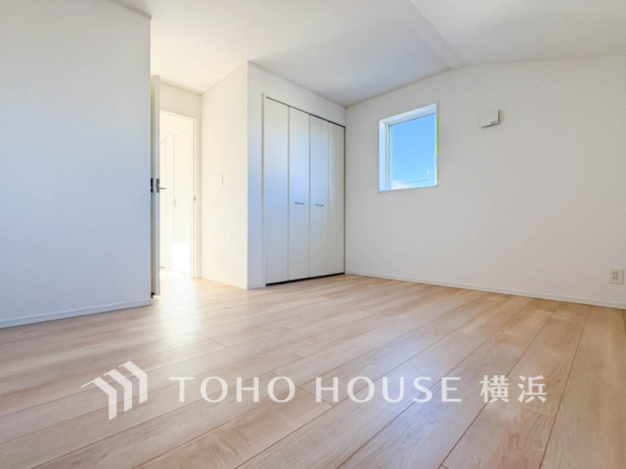 採光もアクセントの一つとして。プライベートルームにはやさしい光が射し込んでいて、この明るい好みの空間で読書をしたり、音楽を聞いたりと一人の時間も充実したものにできます。