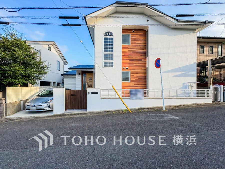 その邸が魅せる、気品・上質・重厚感・極細やかさ、そのすべては訪れた者に安らぎと品性を与える特別な空間です。ここに住むからこそ意味がある。すべての（始まり）をここから迎えます