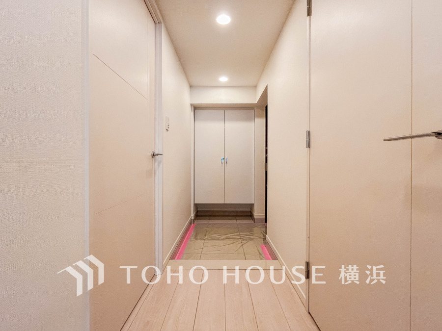 居住者の帰り、訪れる方を優しく迎える・安らぎに満ちた生活空間を予感させる。健やかな暮らしを楽しめそう