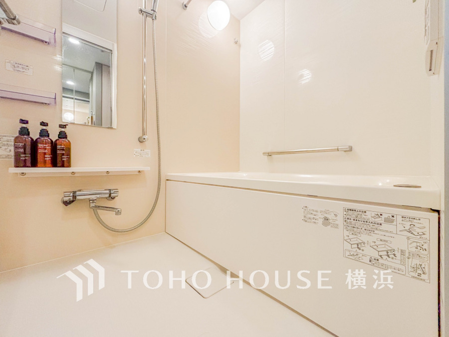 掃除のしやすさ・収納の便利さなど、おふろを使う人、お手入れする人、みんなにとっての「しあわせ性能」を追求したバスルームを採用いたしました。