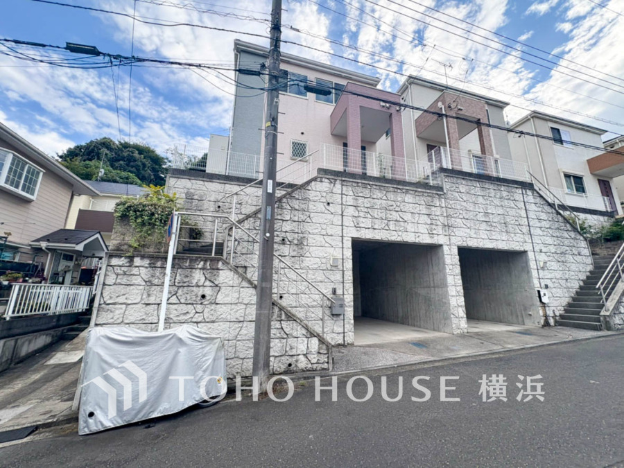 爽やかな青空の下に贅沢なほどに降り注ぐ陽光、豊かな居住性と、クオリティが見事に調和した住空間は、住まうことの喜びを感じさせてくれます