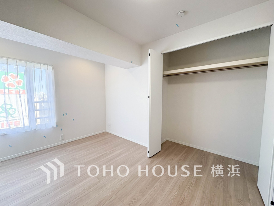 穏やかな風と陽光を導き、プライバシーに配慮された設計プランを採用し、居住性を一段と心地よいものにしています。明るく開放的な空間を演出しております。